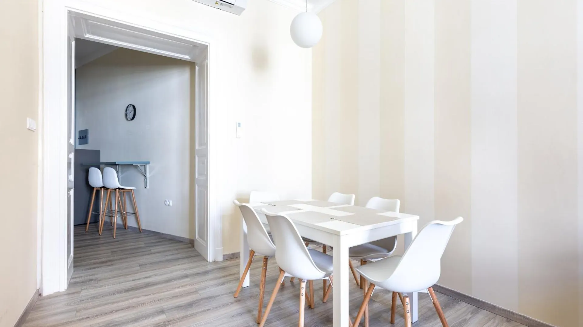 R62A Rottenbiller Apartment Budapeste