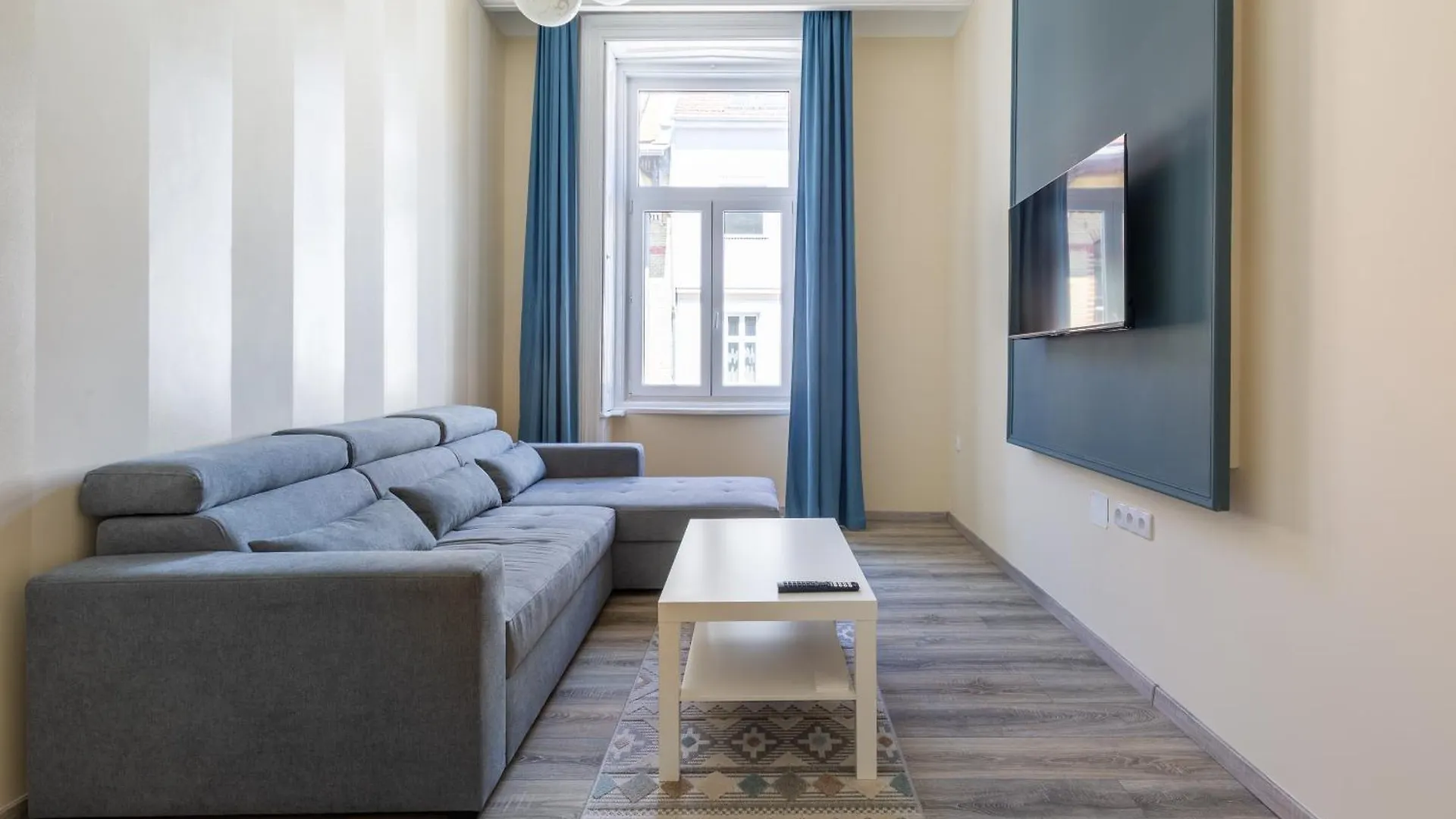R62A Rottenbiller Apartment Budapeste