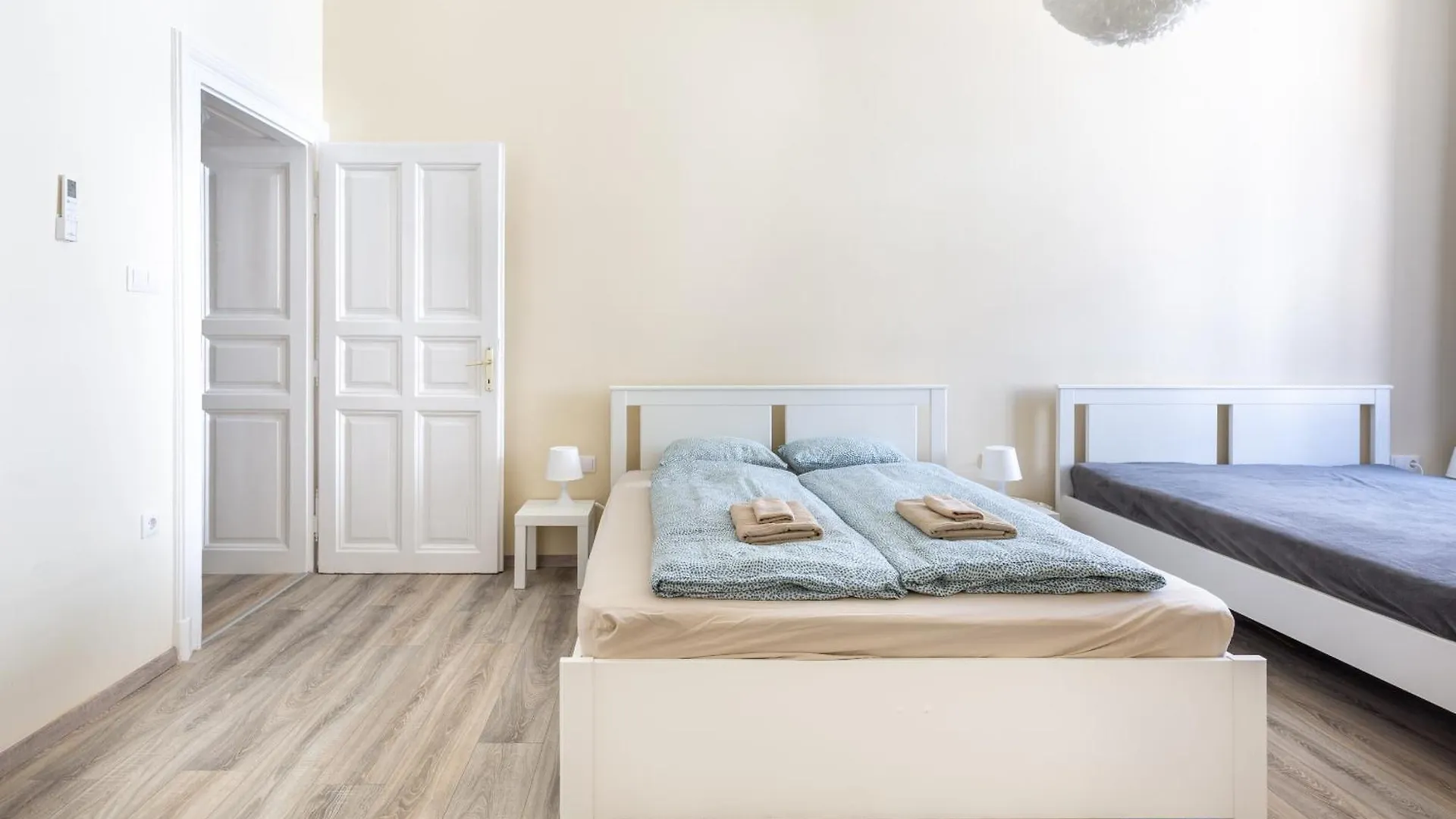 R62A Rottenbiller Apartment Budapeste Hungria