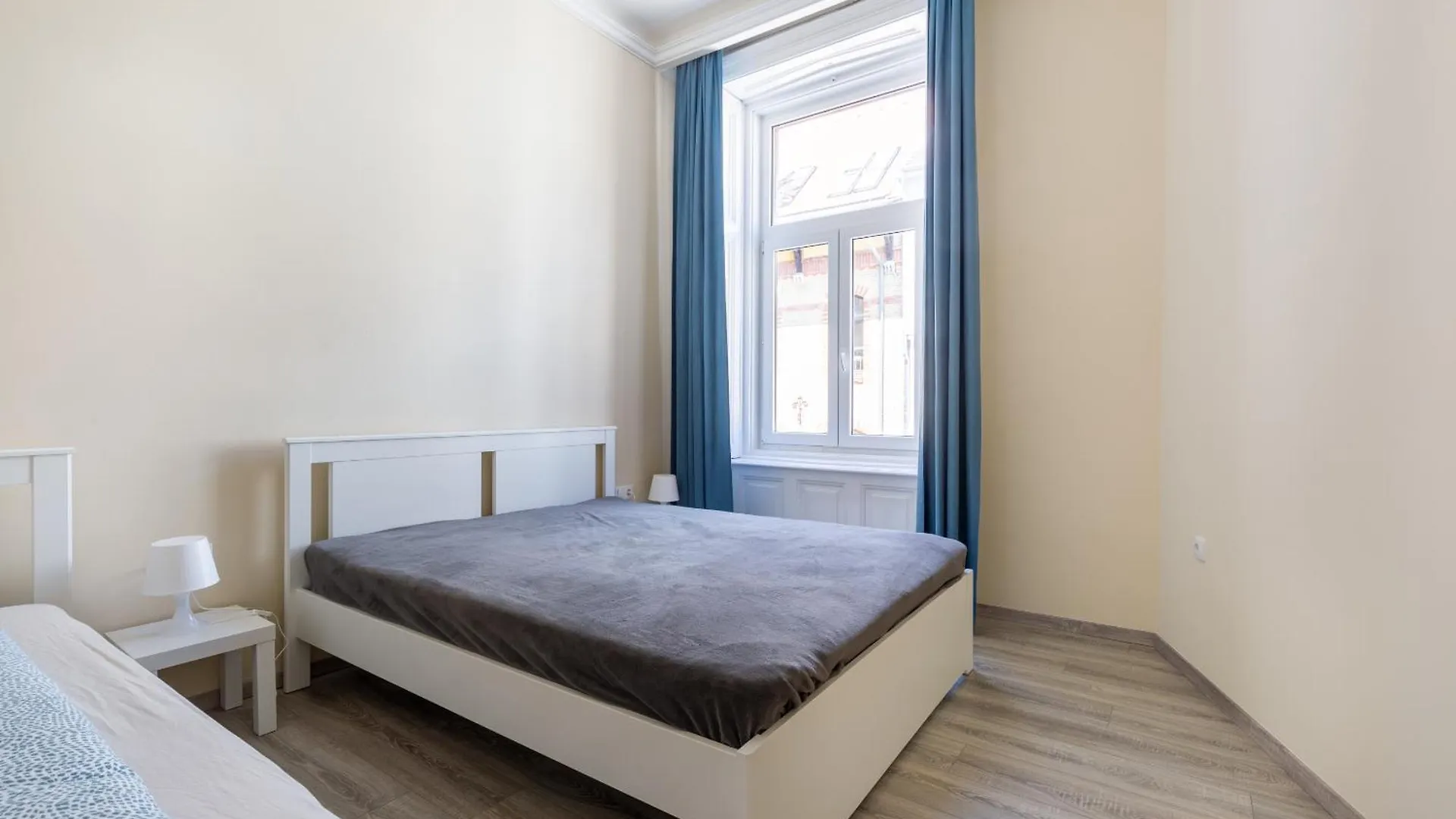 R62A Rottenbiller Apartment Budapeste 0*,  Hungria